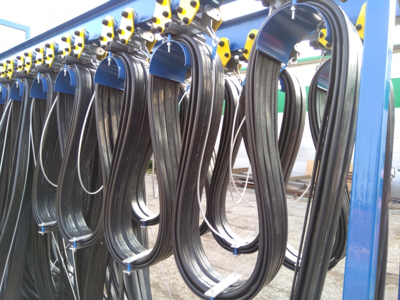 Supply of cable festoon systems